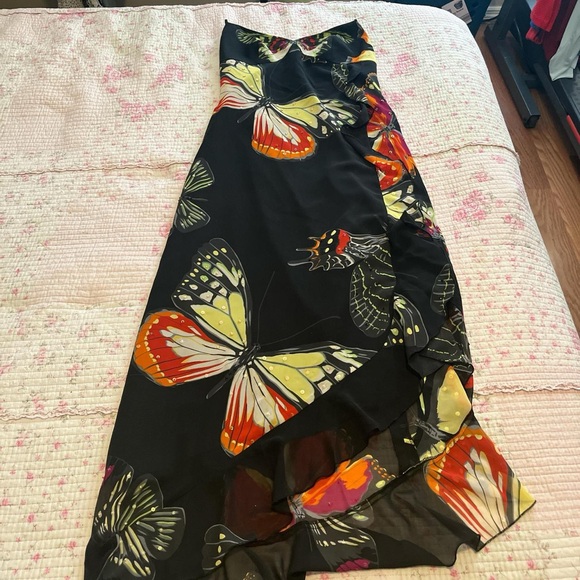 VENUS Dresses & Skirts - Elegant Black Butterfly Print Dress